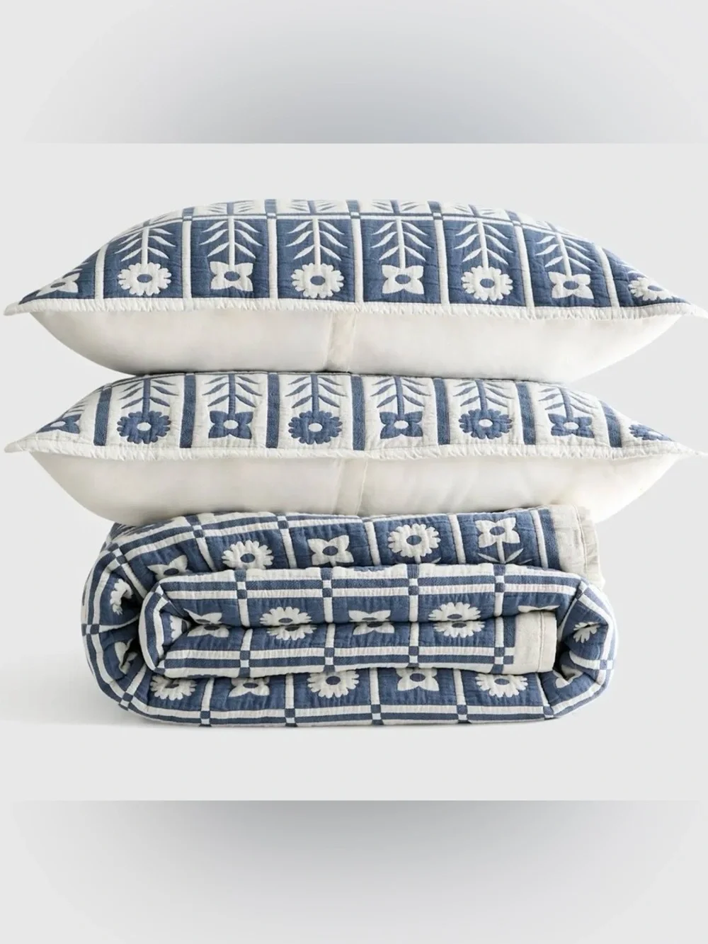 NWT Quince Organic Cotton Jacquard Floral Coverlet Set, King/Cal (Glacier Blue)